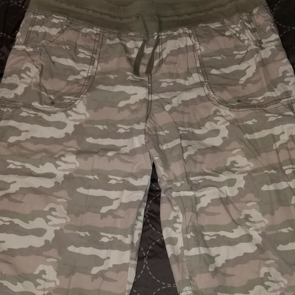 Camo Capris